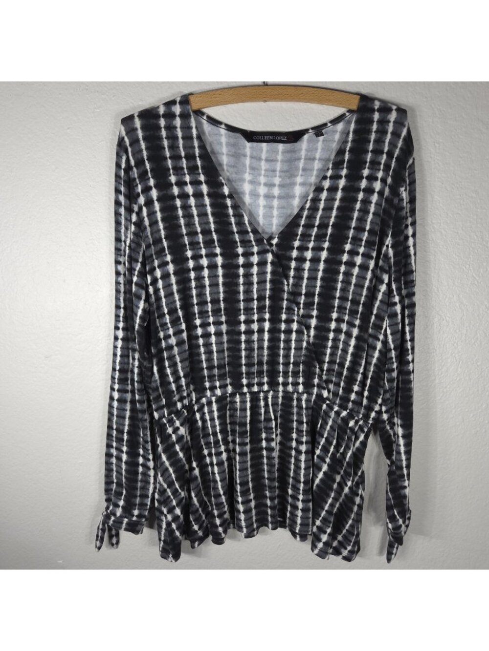 Colleen Lopez Slit Sleeve Wrap Blouse V-Neck Tunic Top Sz L Tie-Dye Black